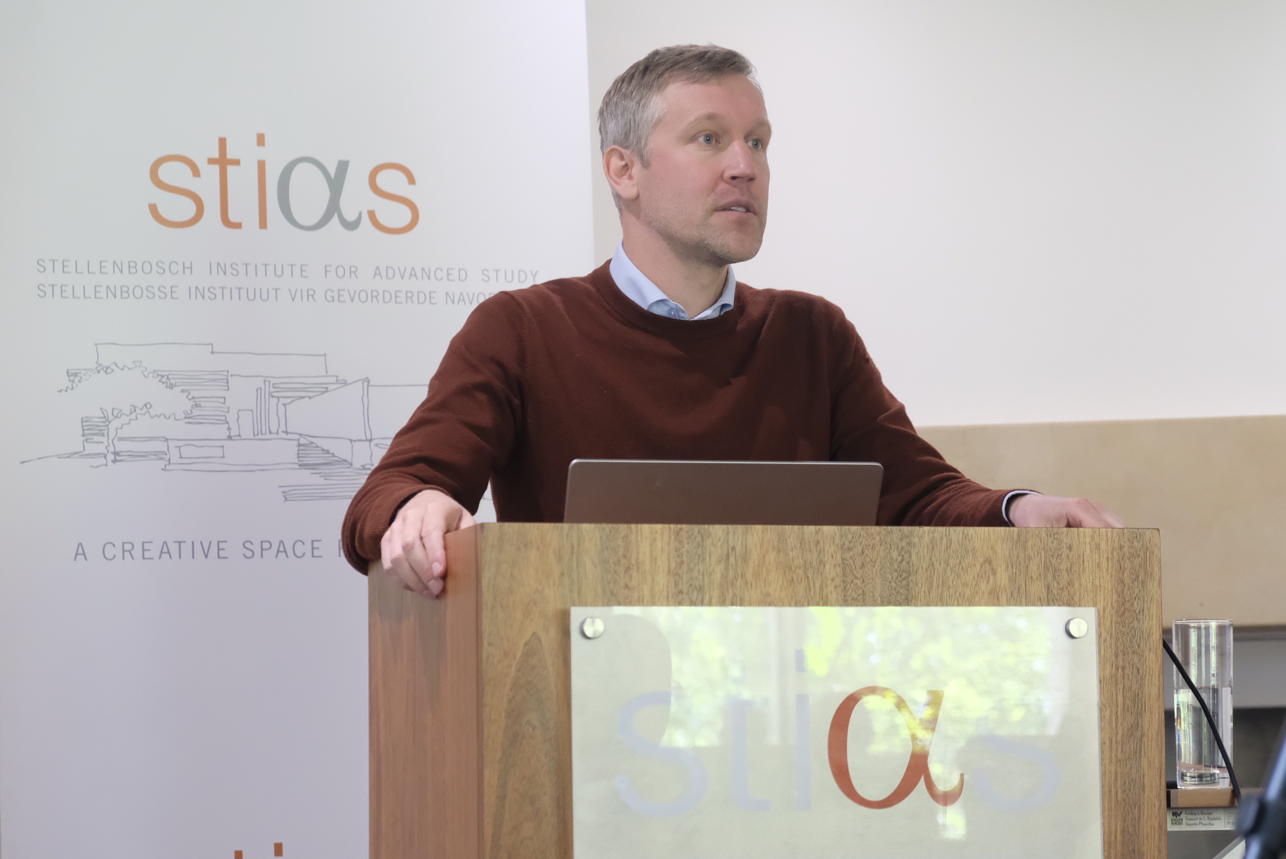 Thumbnail for Controlling light at the nanoscale - Fellows' seminar by Magnus Jonsson