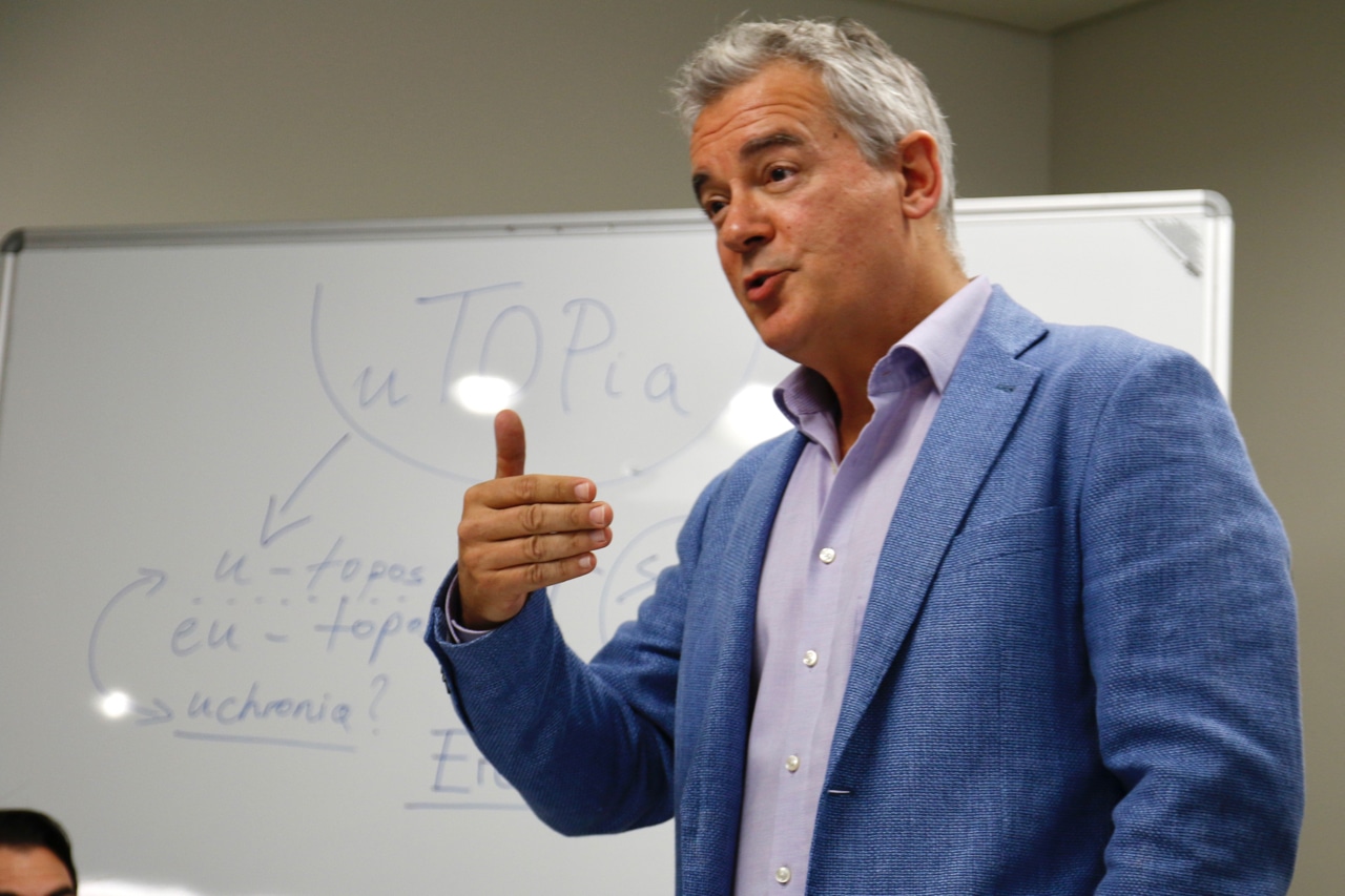 Photo of In search of utopia: a fascinating glimpse into the novelist’s process - Fellows' seminar by Ilija Trojanow