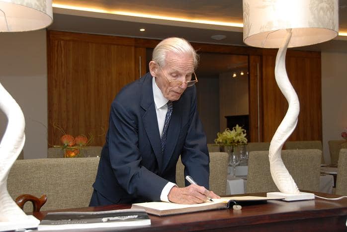 Peter Wallenberg signing the STIAS visitors' book reduced